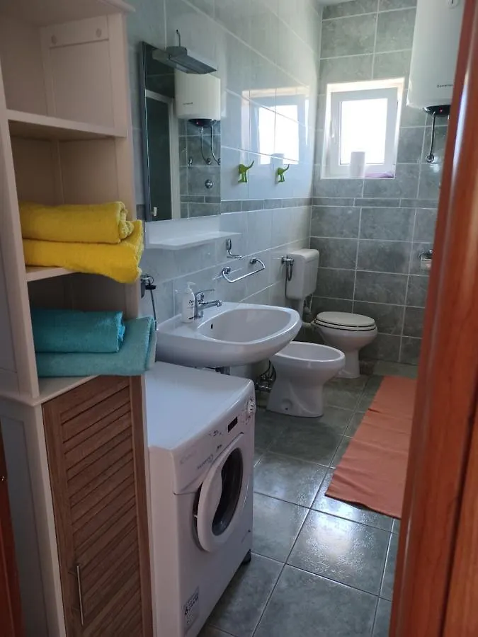 Apartments Ivic 拉布 克罗地亚
