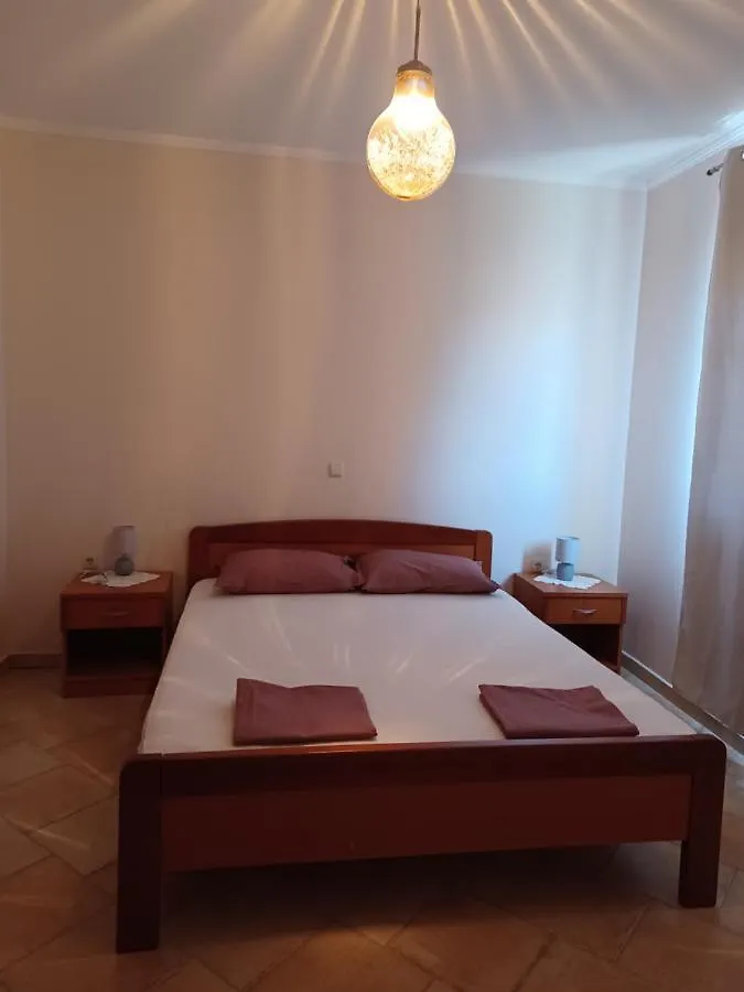Apartments Ivic 拉布 0*,