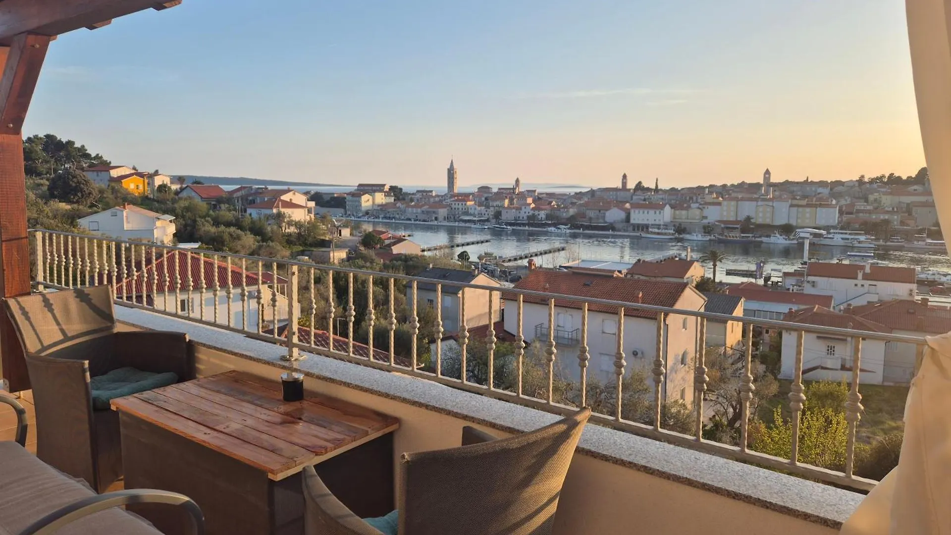 Apartments Ivic Rab Town